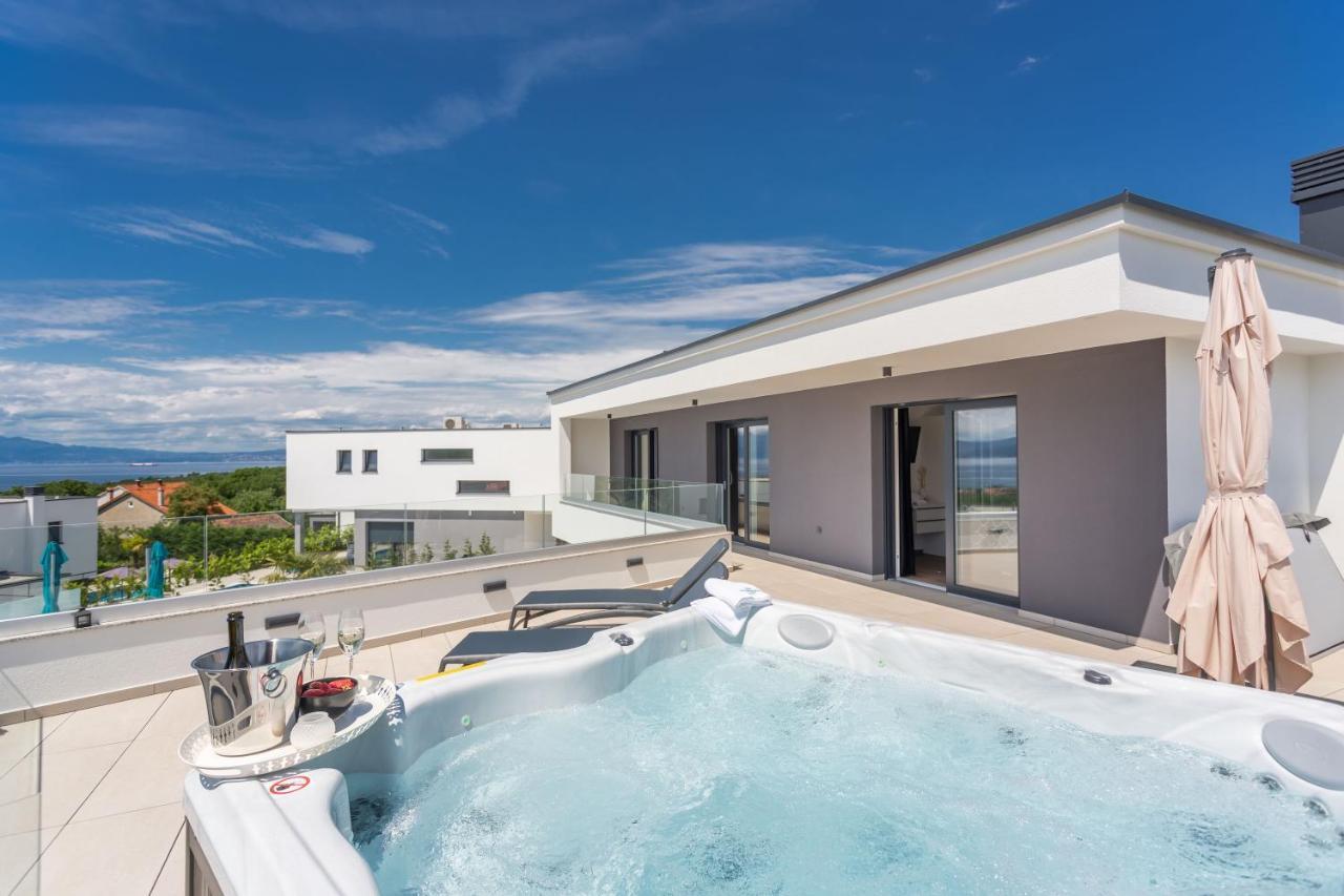 Deluxe Villa With Swimming Pool, Whirlpool On The Roof Terrace With A Beautiful Sea View - By Traveler Tourist Agency Krk Id 2169 II Sveti Vid-Miholjice Exterior photo